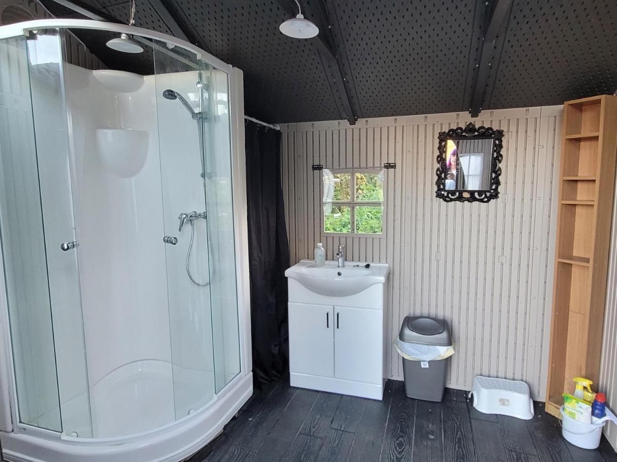 1 Glamping Tent With Kitchen & Electric On Small Family Campsite, No Bedding Supplied Narberth Extérieur photo