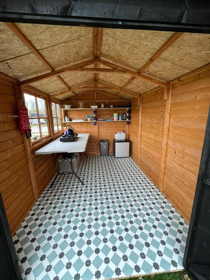 1 Glamping Tent With Kitchen & Electric On Small Family Campsite, No Bedding Supplied Narberth Extérieur photo